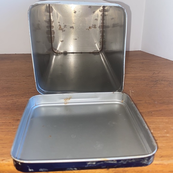 1985 Nabisco Brands Premium Saltine Crackers 16 OZ/454 grams 9 1/2” tall tin - Picture 7 of 9